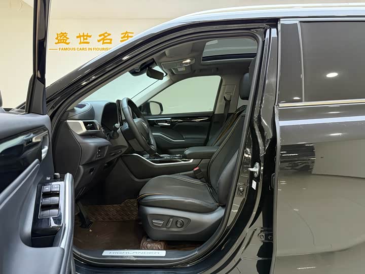 Фото 3 - Toyota Highlander