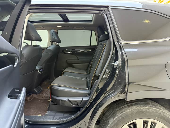 Фото 4 - Toyota Highlander