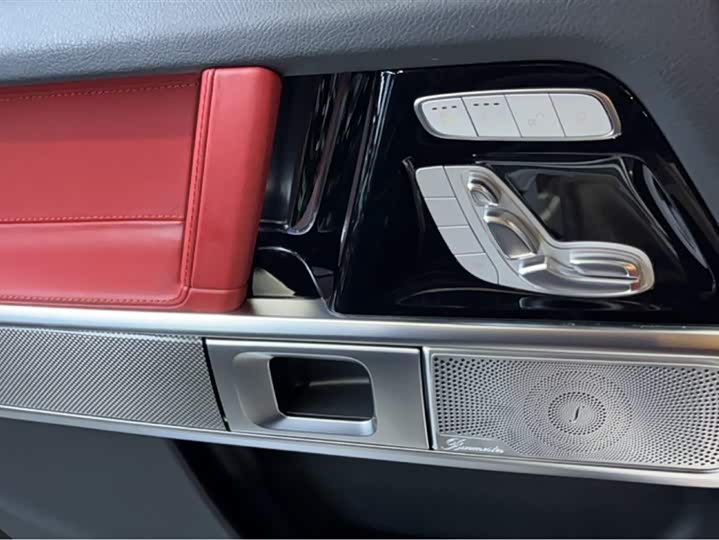 Фото 17 - Mercedes-Benz G-Class