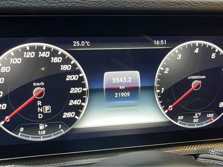 Фото 18 - Mercedes-Benz G-Class