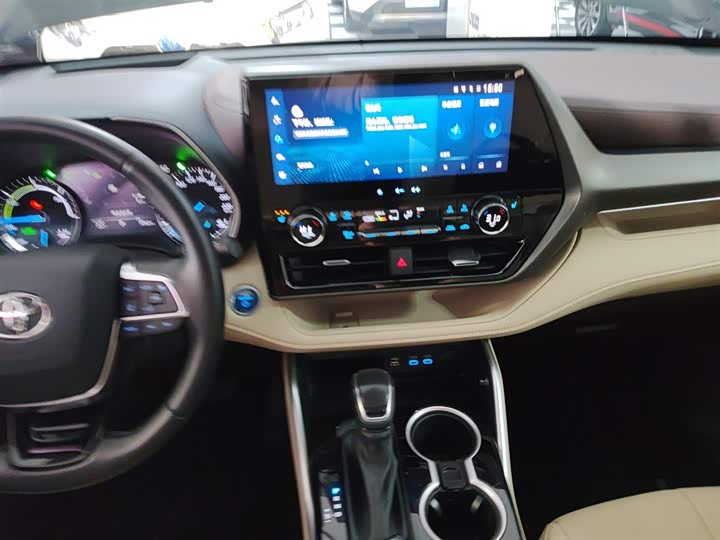 Фото 13 - Toyota Highlander