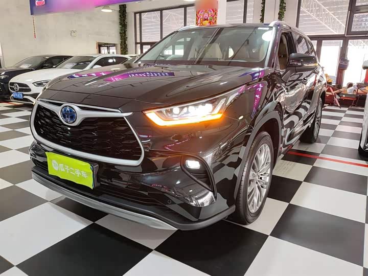 Фото 2 - Toyota Highlander