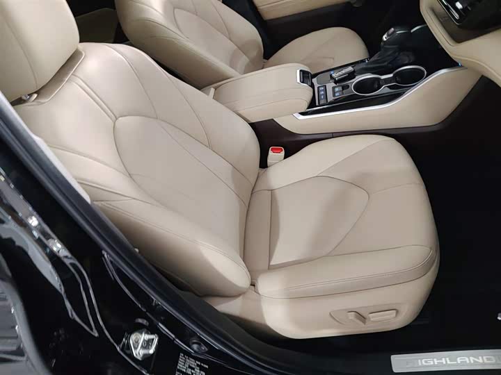 Фото 25 - Toyota Highlander