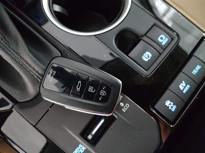 Фото 9 - Toyota Highlander