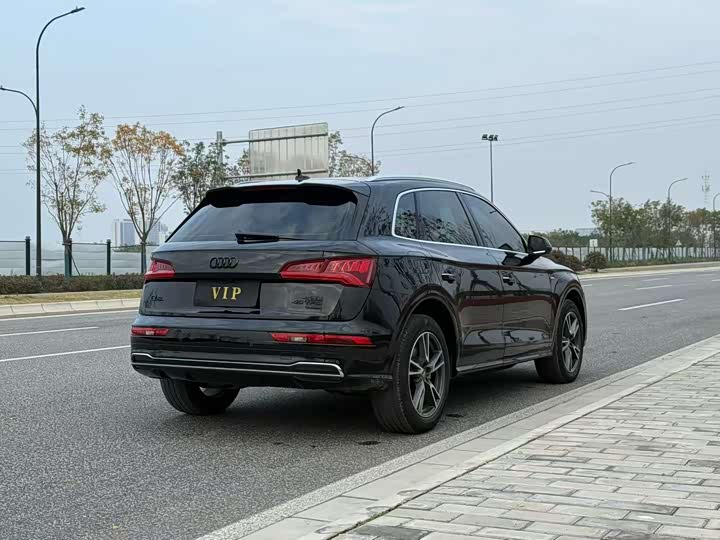 Фото 4 - Audi Q5L