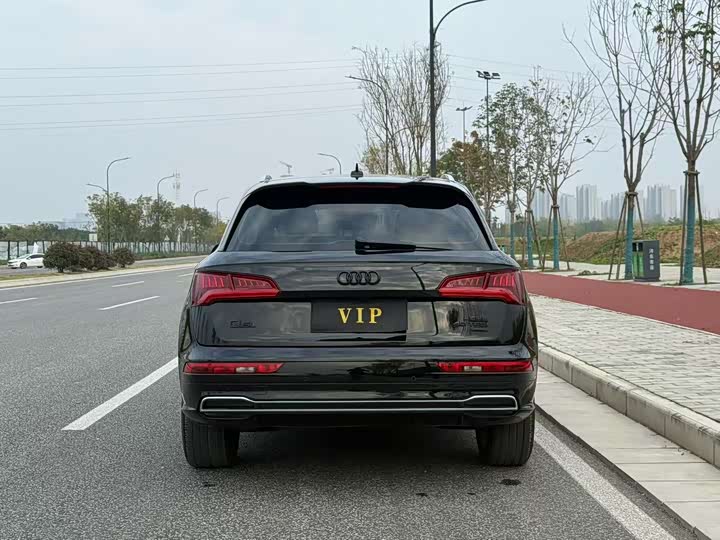 Фото 5 - Audi Q5L