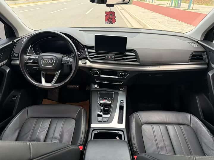 Фото 6 - Audi Q5L