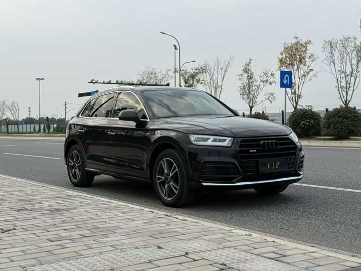 Фото 9 - Audi Q5L