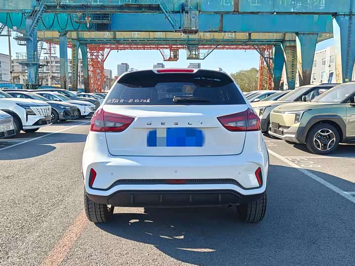 Фото 5 - Geely Vision X3