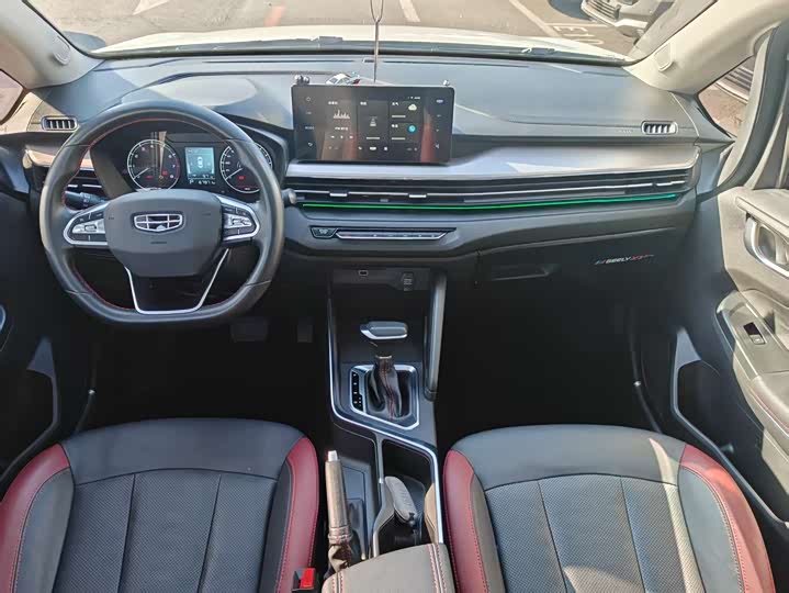 Фото 8 - Geely Vision X3