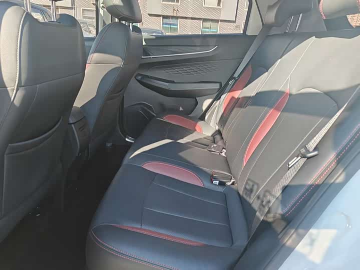 Фото 9 - Geely Vision X3