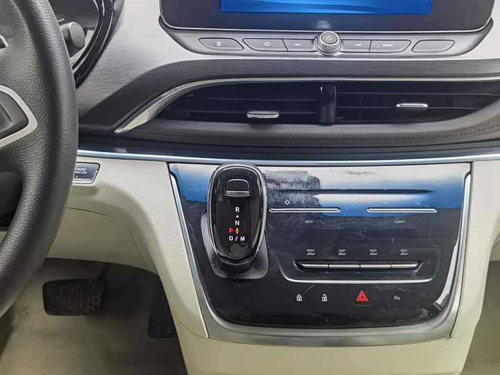 Фото 13 - Buick GL8 ES