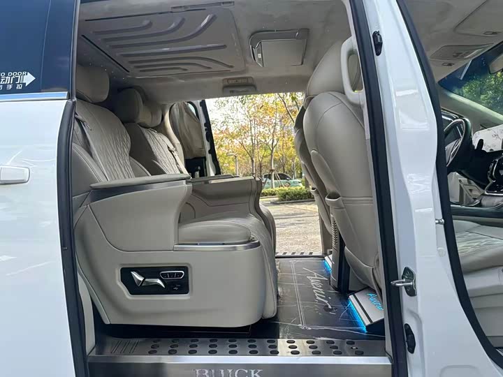 Фото 10 - Buick GL8 ES