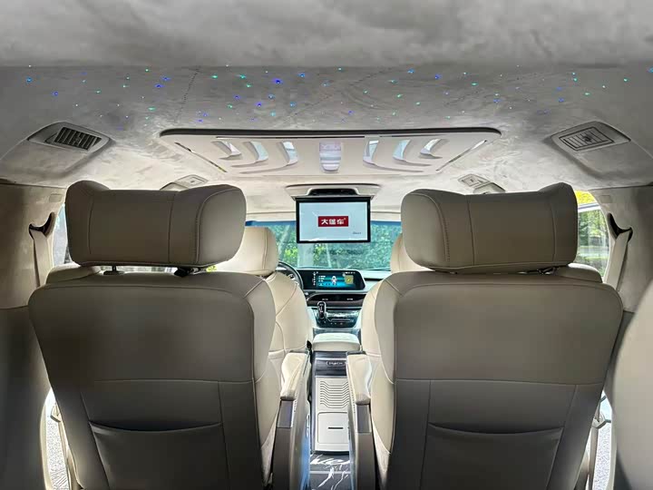 Фото 12 - Buick GL8 ES