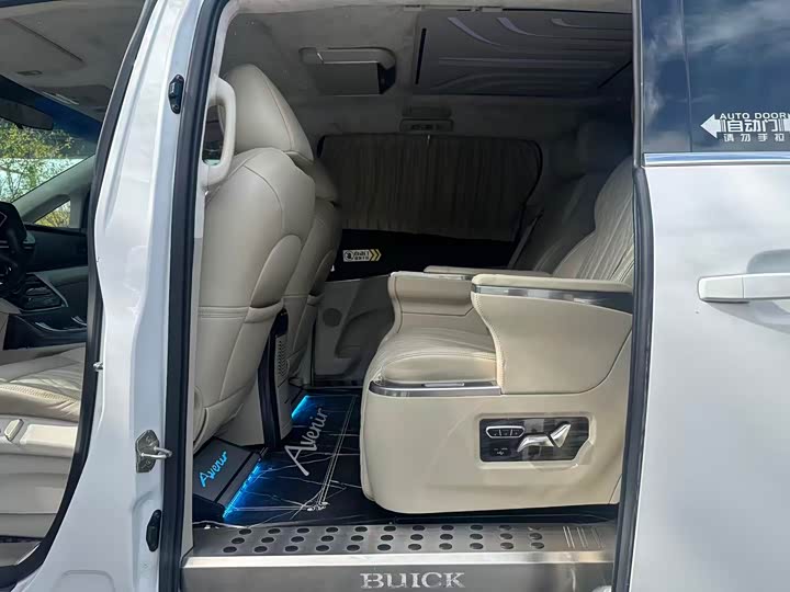 Фото 9 - Buick GL8 ES