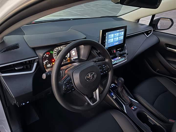 Фото 10 - Toyota Corolla