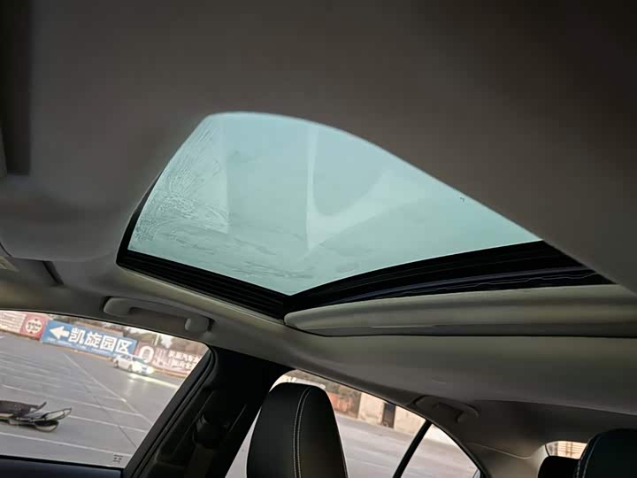 Фото 15 - Toyota Corolla