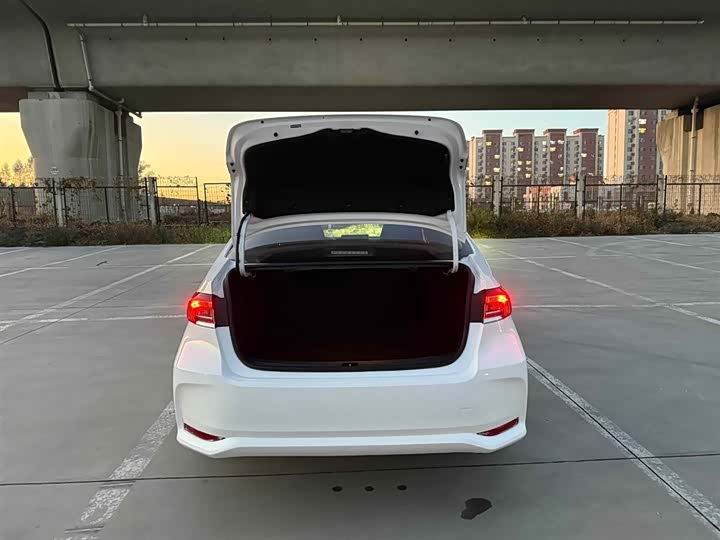 Фото 17 - Toyota Corolla