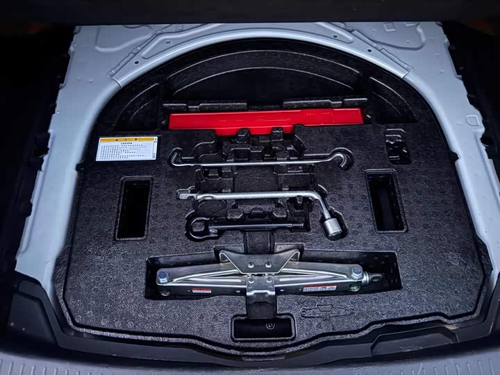 Фото 18 - Toyota Corolla