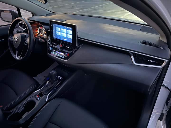 Фото 21 - Toyota Corolla