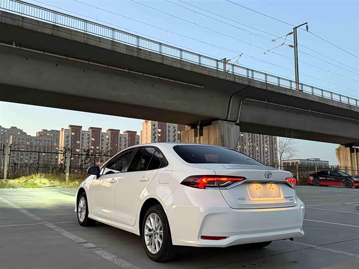 Фото 3 - Toyota Corolla