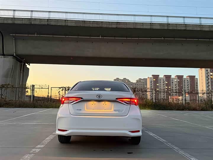 Фото 4 - Toyota Corolla