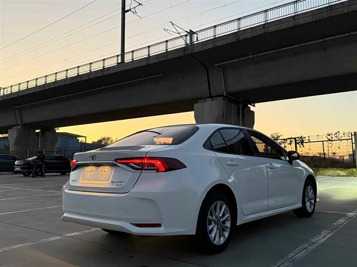 Фото 5 - Toyota Corolla