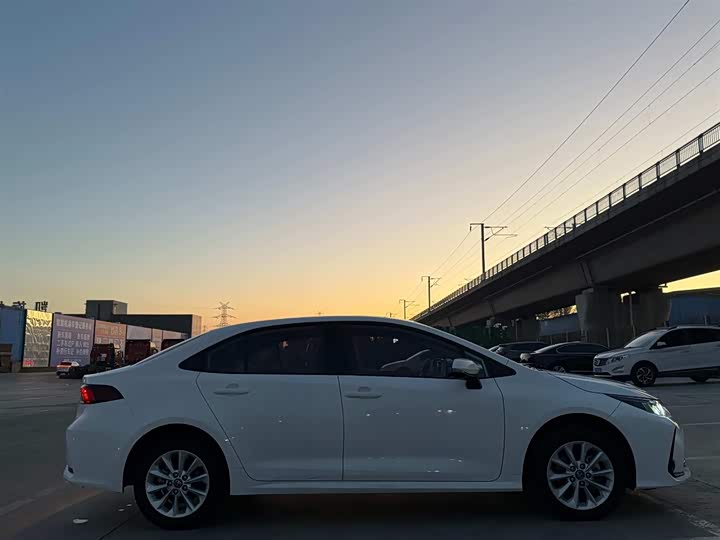 Фото 6 - Toyota Corolla