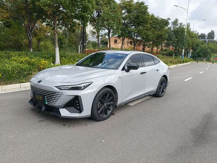 Фото 1 - Changan UNI-V Hybrid