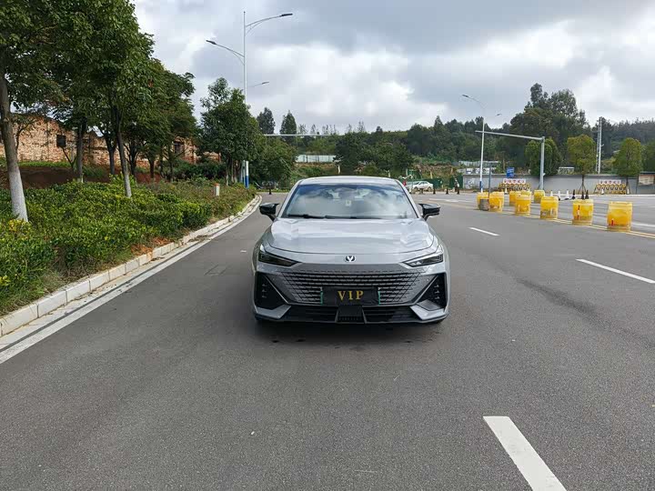 Фото 2 - Changan UNI-V Hybrid