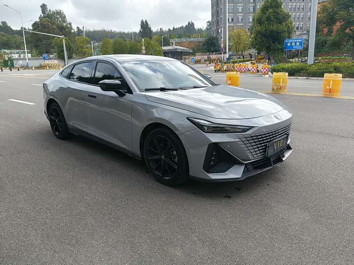 Фото 3 - Changan UNI-V Hybrid