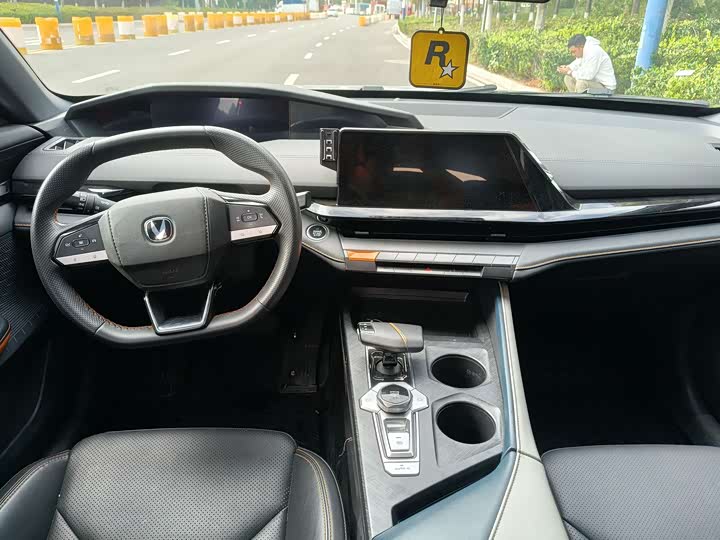 Фото 4 - Changan UNI-V Hybrid