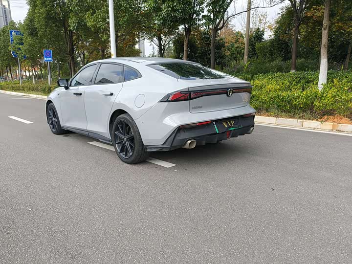Фото 7 - Changan UNI-V Hybrid