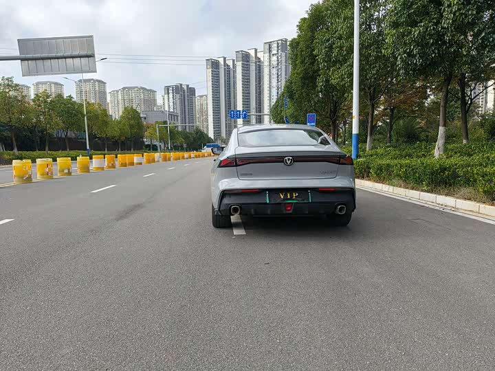 Фото 8 - Changan UNI-V Hybrid