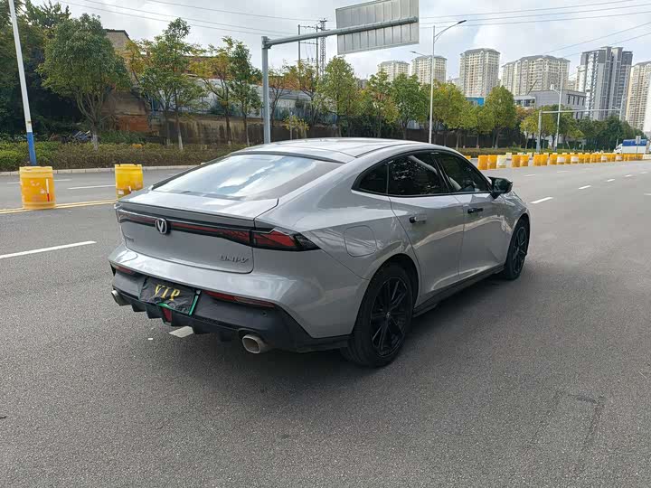 Фото 9 - Changan UNI-V Hybrid