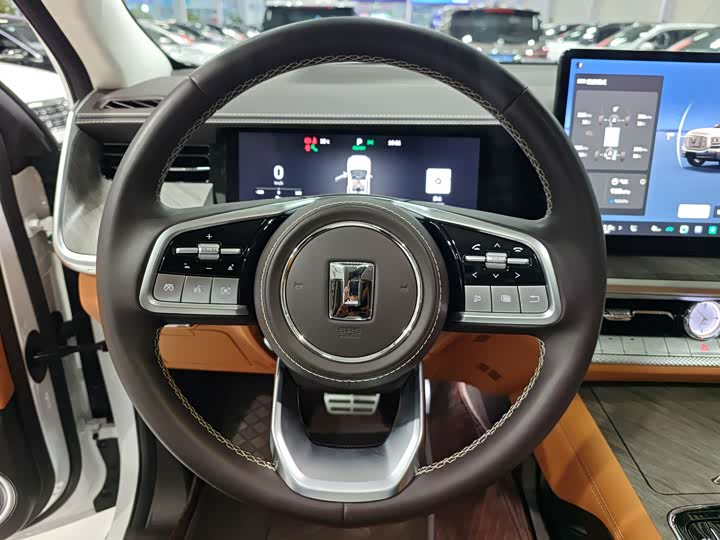 Фото 12 - Tank 500 Hybrid