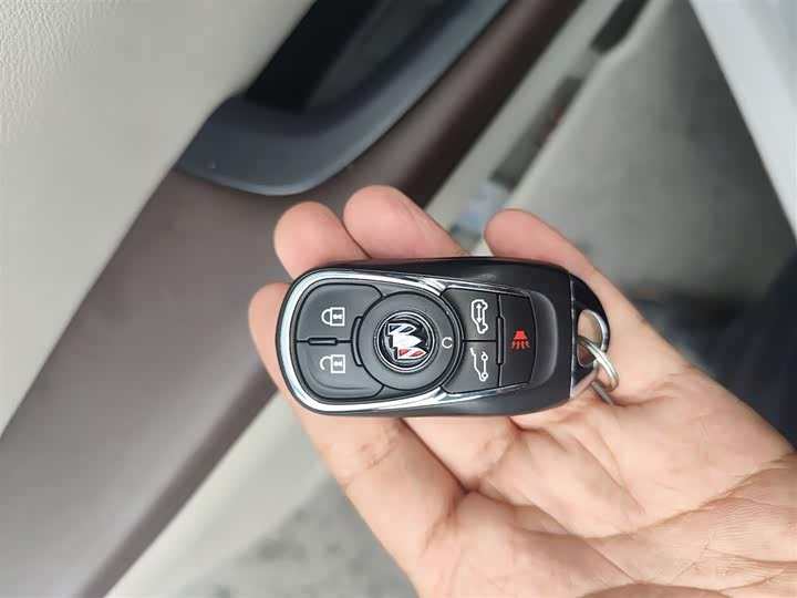 Фото 10 - Buick GL8 ES