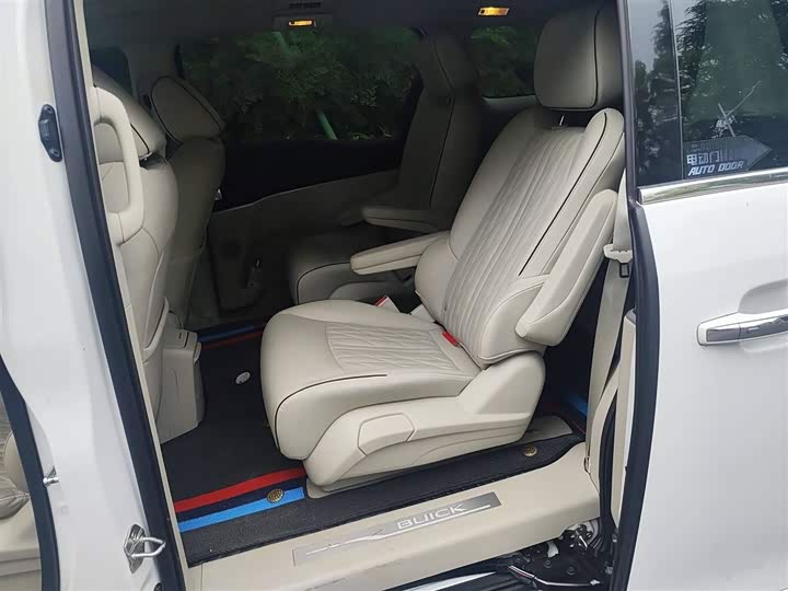 Фото 19 - Buick GL8 ES