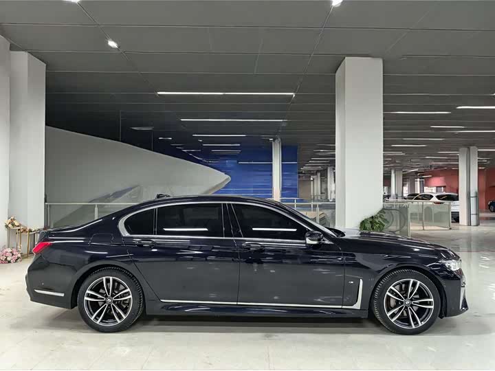 Фото 8 - BMW 7 Series