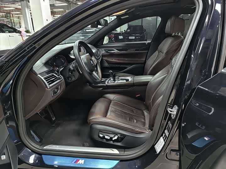Фото 9 - BMW 7 Series