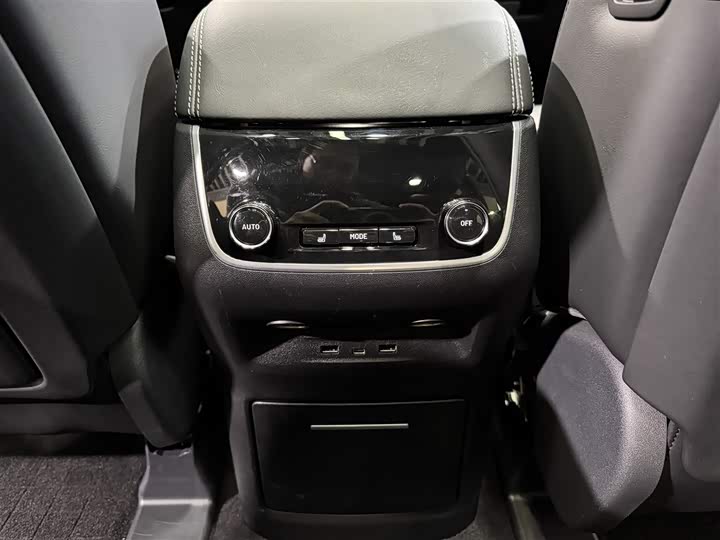 Фото 24 - LiXiang One