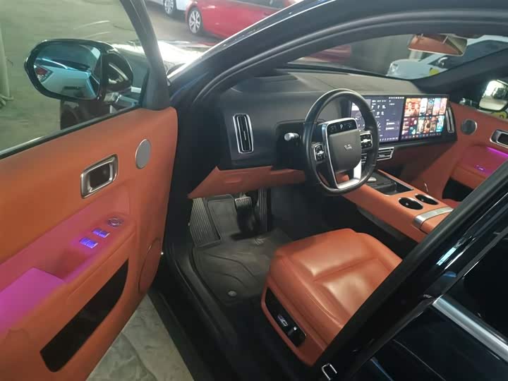 Фото 16 - LiXiang L8