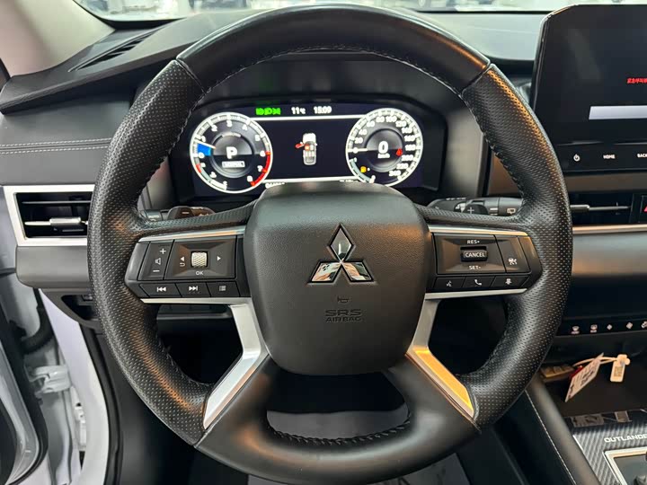 Фото 10 - Mitsubishi Outlander