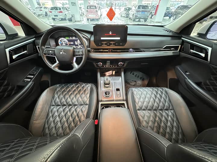 Фото 12 - Mitsubishi Outlander