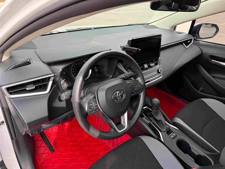 Фото 10 - Toyota Corolla