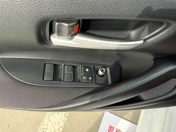 Фото 12 - Toyota Corolla