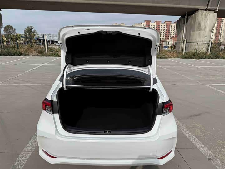 Фото 16 - Toyota Corolla