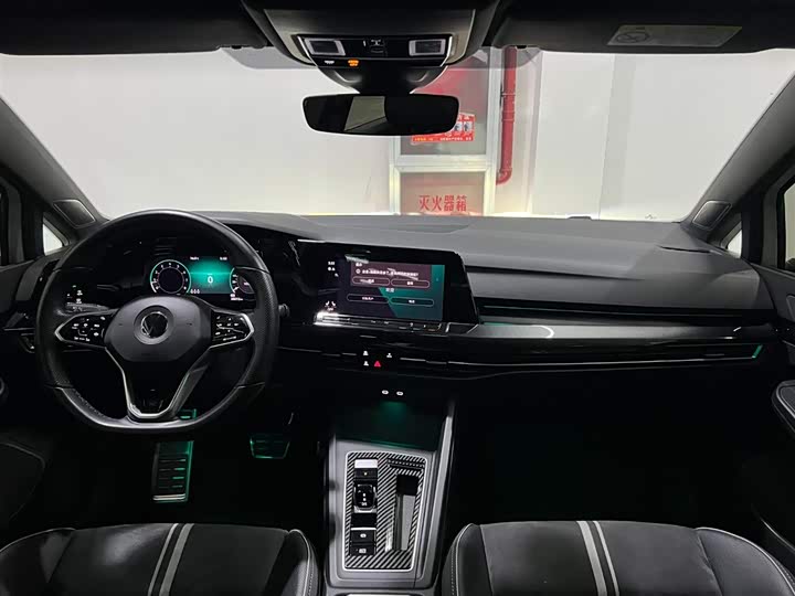 Фото 14 - Volkswagen Golf