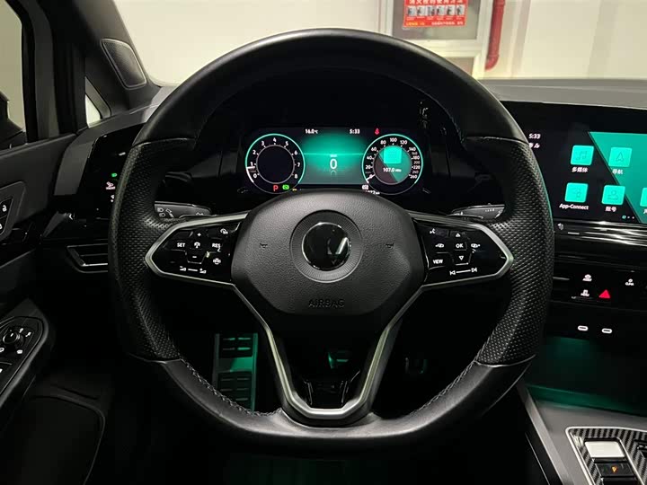 Фото 17 - Volkswagen Golf