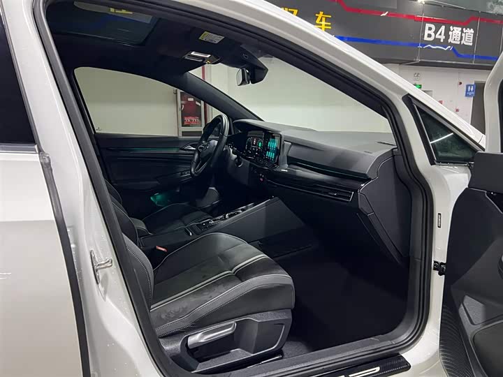 Фото 20 - Volkswagen Golf